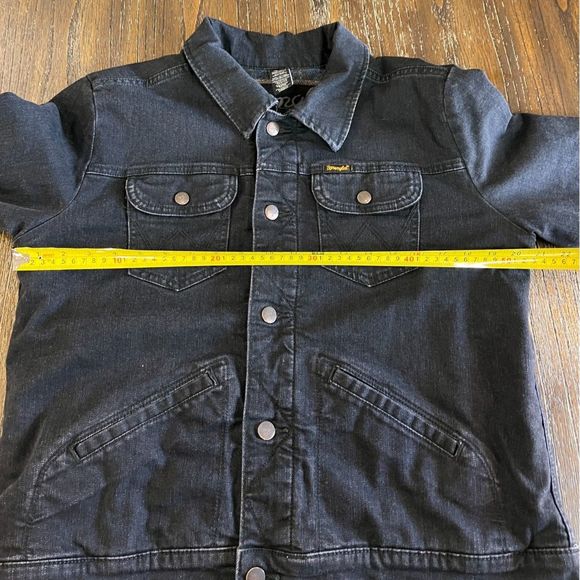 Wrangler Black Jean Jacket with Patterned Lining - Picture 6 of 16